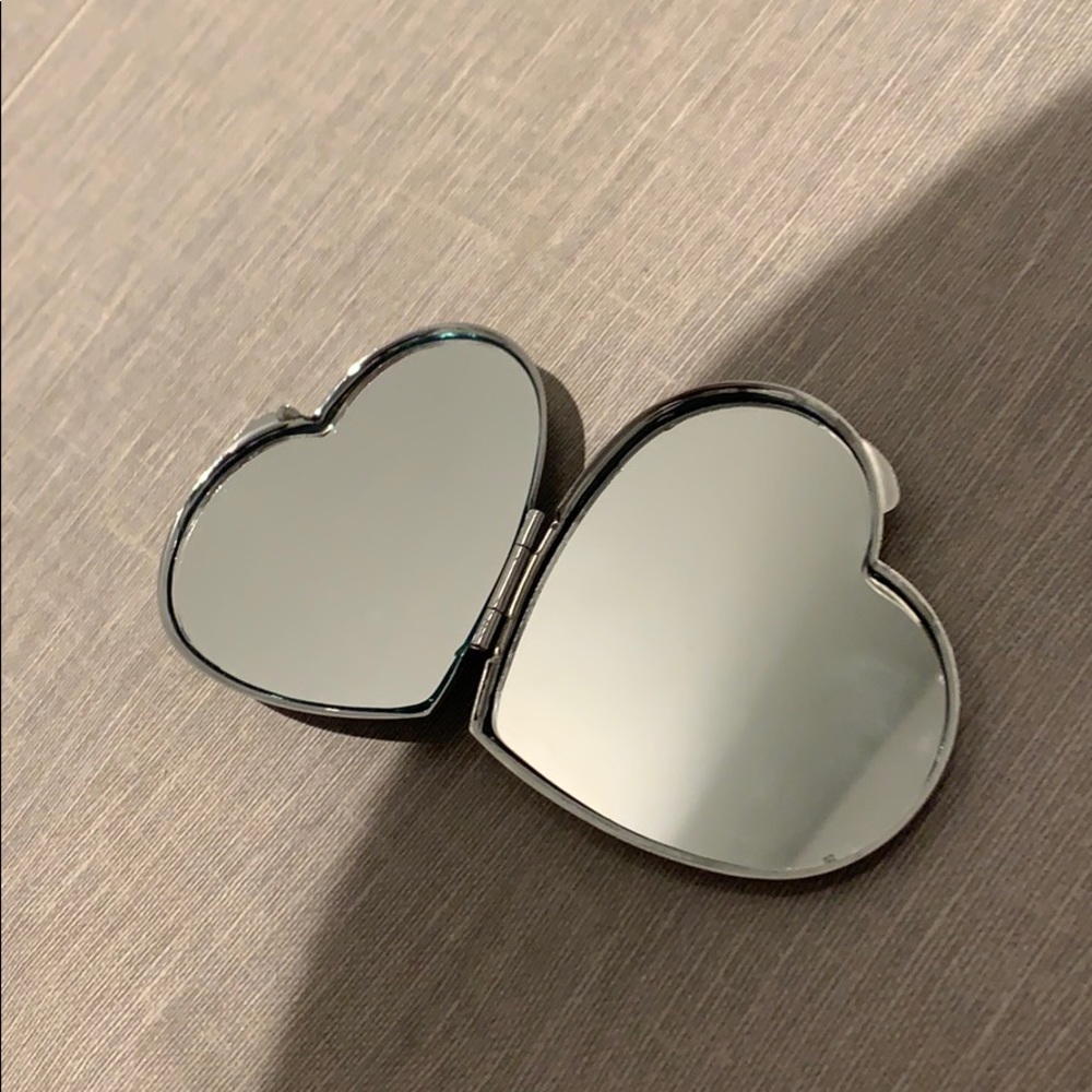 Compact Mirror - Picture 3 of 6